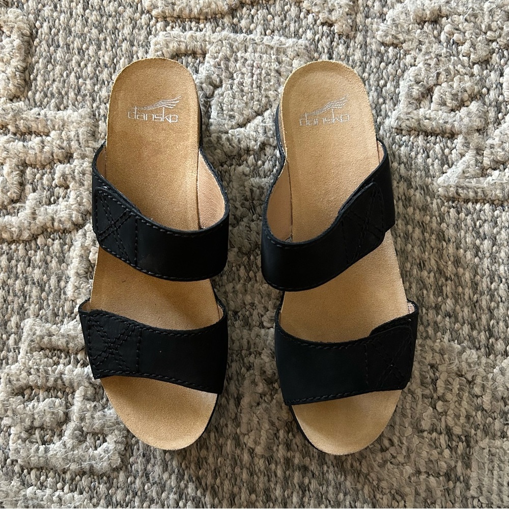 BLACK DANSKO SANDALS size 40  - EUC